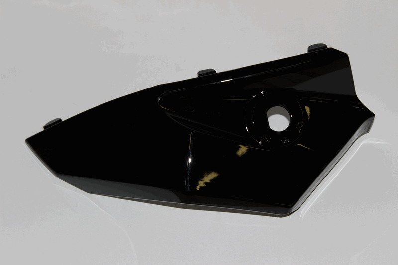 облицовка панели приборов правая (черный) - CFORCE 1000 (X10) EPS