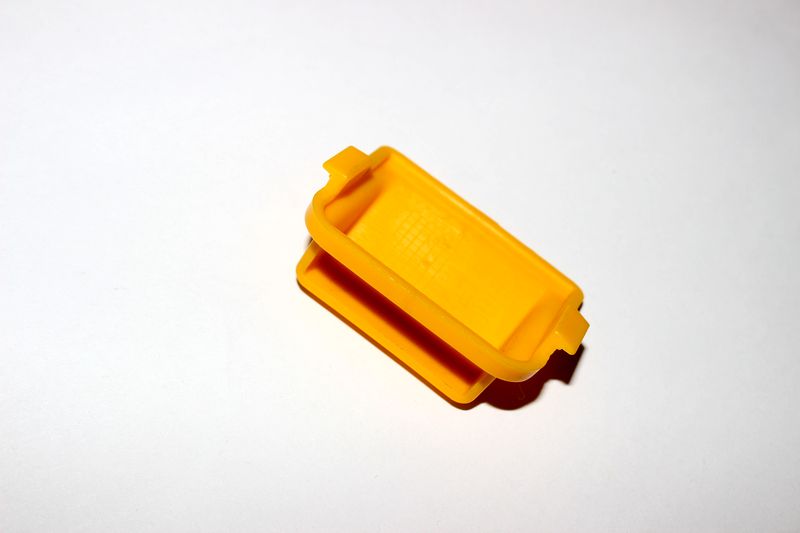 заглушка, правая (желтый) - CF500-2A