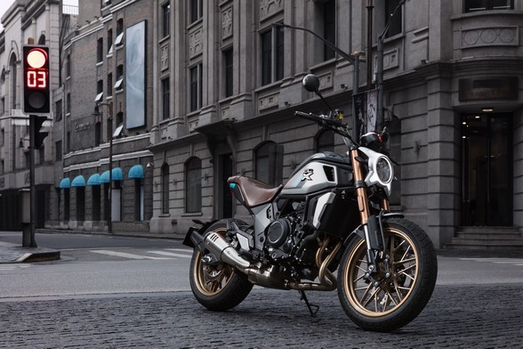 cfmoto 700 clx heritage в городской среде