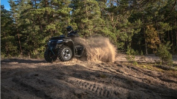 квадроцикл cf moto cforce 600 s advanced eps на лесной дороге